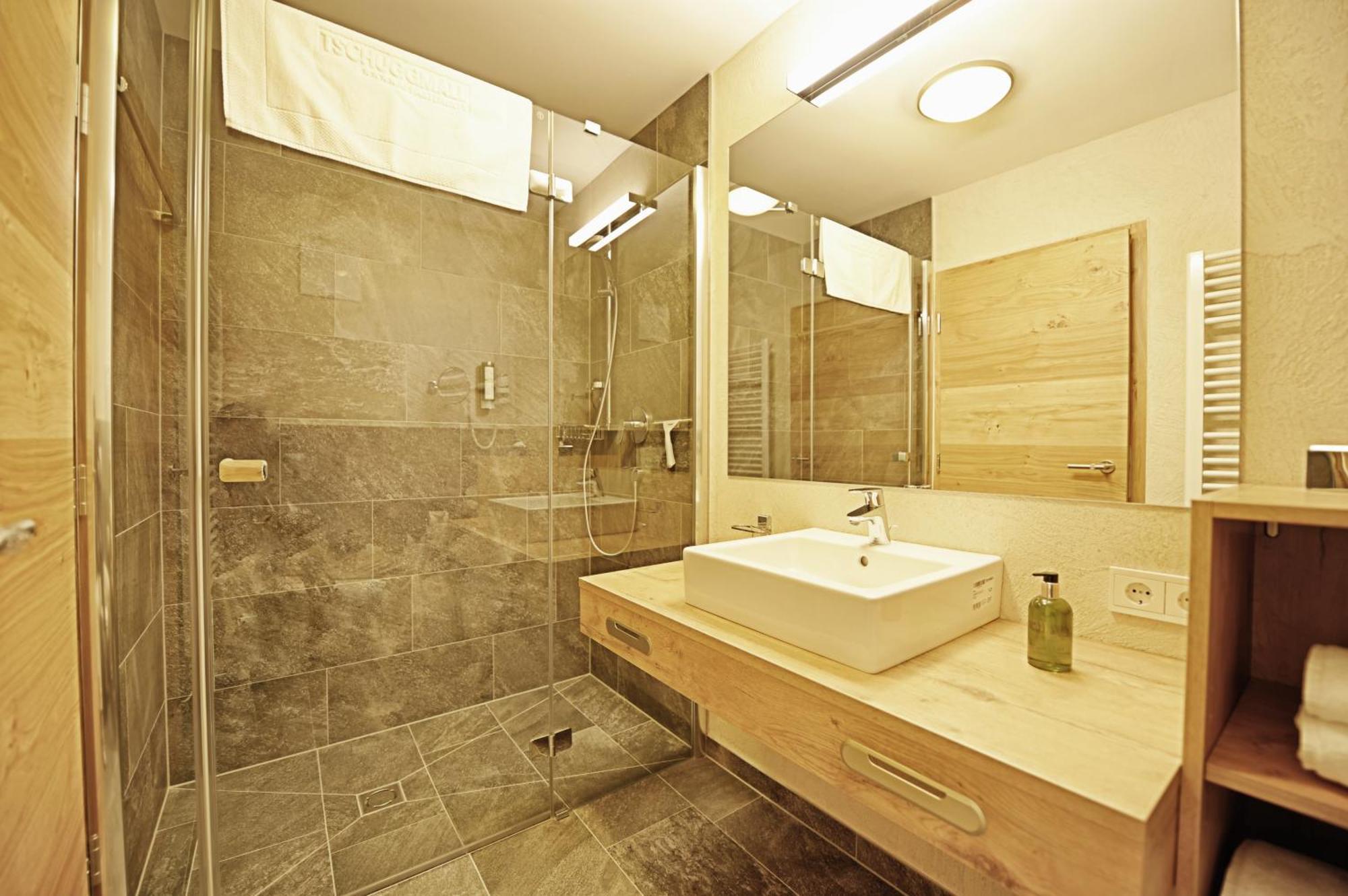 Tschuggmall Appartements Фис Екстериор снимка